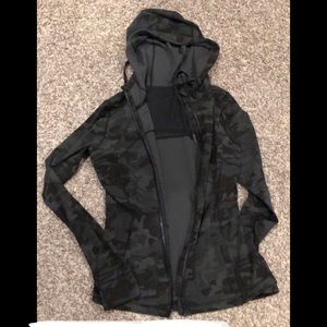 Lululemon size 10 define camo jacket. Worn once!!
